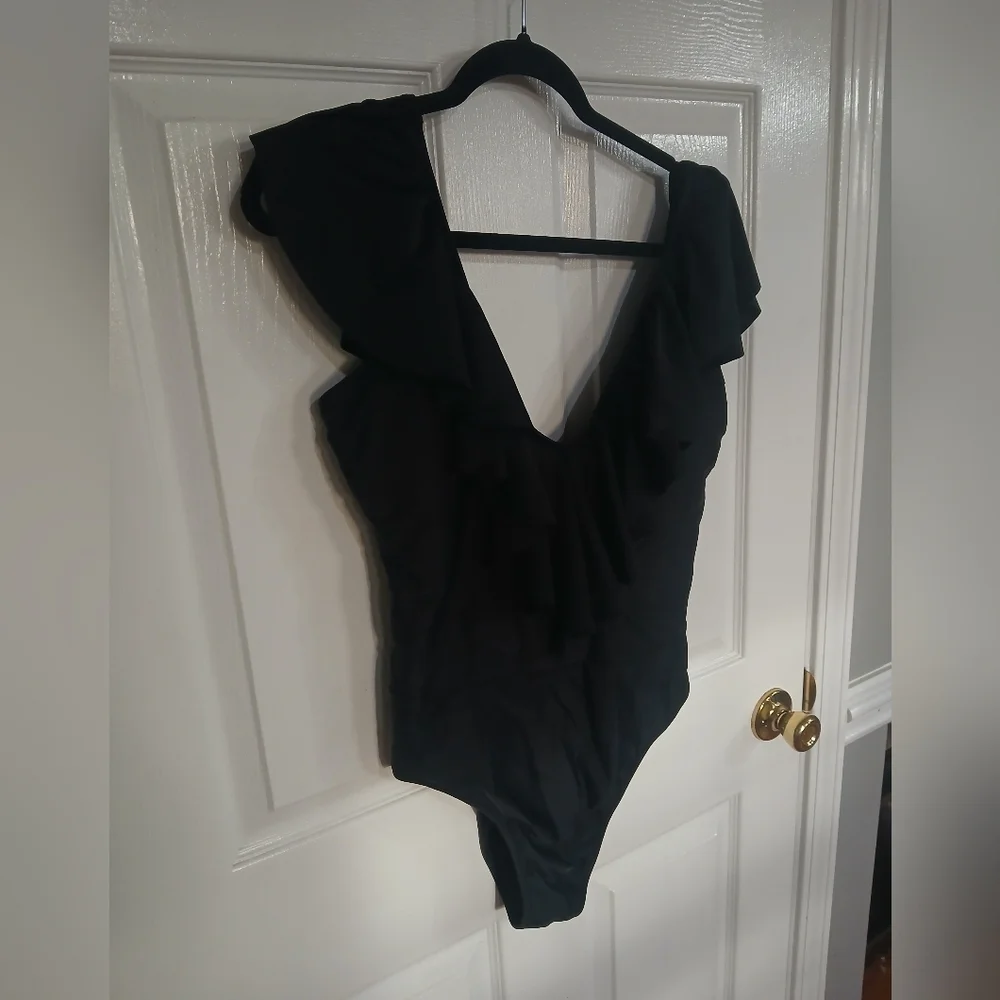 Womans Cupshe Black Ruffle One-Piece Swimsuit NWT Beach Pool Resort Cruise